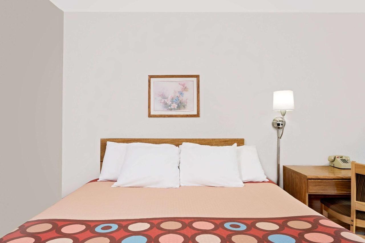 Super 8 By Wyndham Long Prairie Motel Ngoại thất bức ảnh